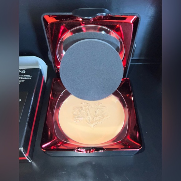 Kat Von D Lock It Powder Foundation Tan 170. Nude, Neutral, Toned, Facial, Deep - Picture 5 of 6